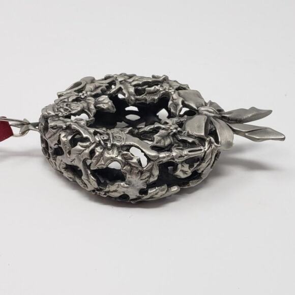 1993 Hallmark Glowing Pewter Wreath Keepsake Holiday Christmas Ornament - Picture 5 of 5